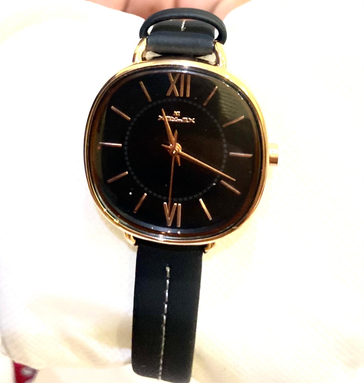 Women small square dial casual xelent watch with leather strap
