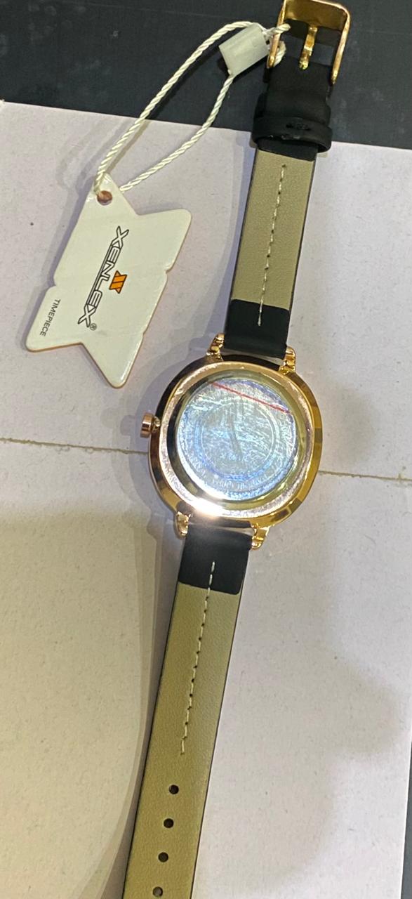 Women small square dial casual xelent watch with leather strap